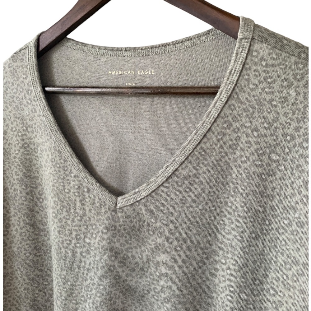 AMERICAN EAGLE OUTFITTERS V Neck Sweater‎ | Gray Cheetah | Size  Large